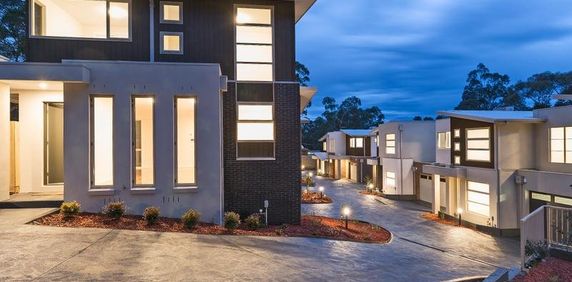 Modern Family Living Townhouse - Photo 2