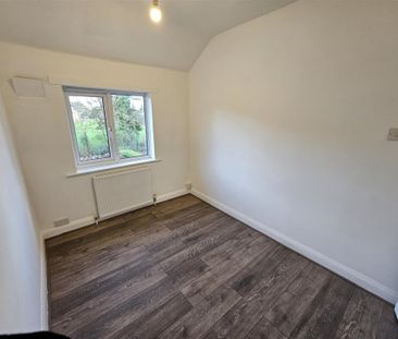 3 bed House - Mid Terrace To Let - Photo 3