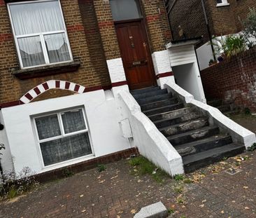1 Bed Flat, Charlton, SE7 - Photo 2
