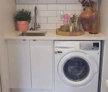 Modern 2-bedroom townhouse in great location - Photo 4