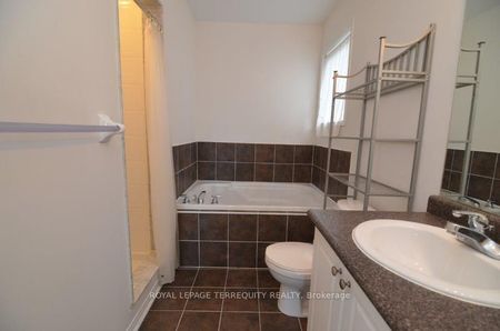 For Lease - 5 Wilcliff Court, Markham, Ontario - Photo 2