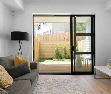 Bright, Stylish Living Near WestCity Mall - Photo 3