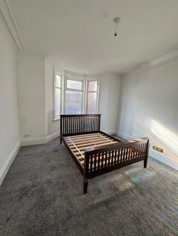 2 bedroom ground floor flat to rent - Photo 3