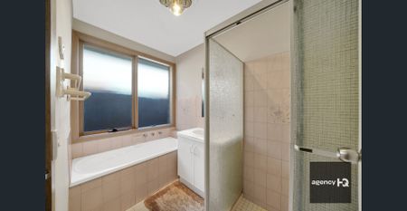 Stunning Family Home in Altona Meadows! - Photo 4