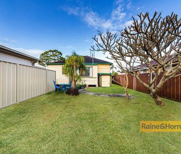 LOVELY TWO BEDROOM HOME - Photo 4