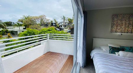 Looking for a full-time working single man - Photo 4