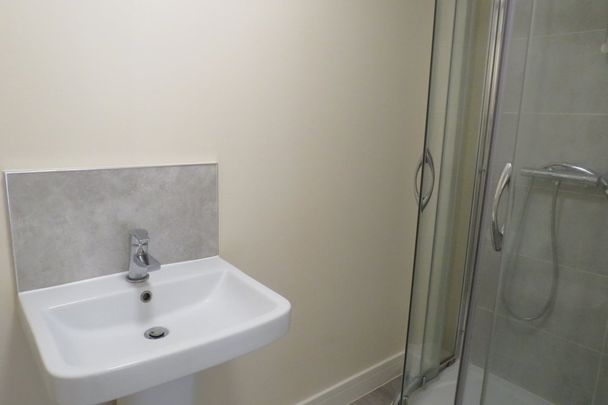 High Street - Photo 1