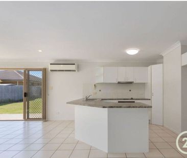 2x Living Areas + Large Yard - Photo 3