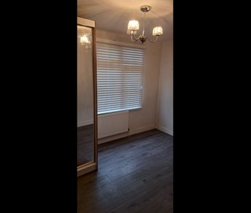 4 Bed Semi-Detached House, Woodside Grange Road, N12 - Photo 3