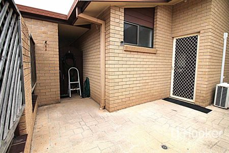 Level Unit handy to CBD - Photo 3