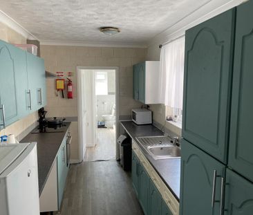 3 bedroom terraced house to rent - Photo 6