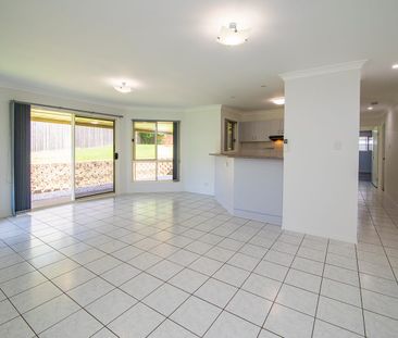 Exceptionally large residence with views of the parkland. - Photo 2