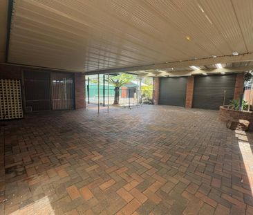 Spacious Family Home with Pool & Fireplace - Photo 6