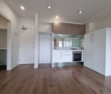 ONE BEDROOM APARTMENT IN IDEAL LOCATION - Photo 3