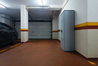 Apartamento T3 com Terraço Privativo para Arrendamento em Nova Queijas