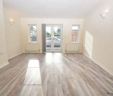 2 bedroom property to rent in Addlestone - Photo 1