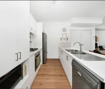 Low-Maintenance Lifestyle & Lake Facing Living! - Photo 2