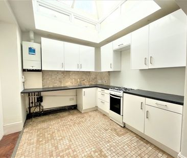 A 2 Bedroom Flat Instruction to Let in Hastings - Photo 4