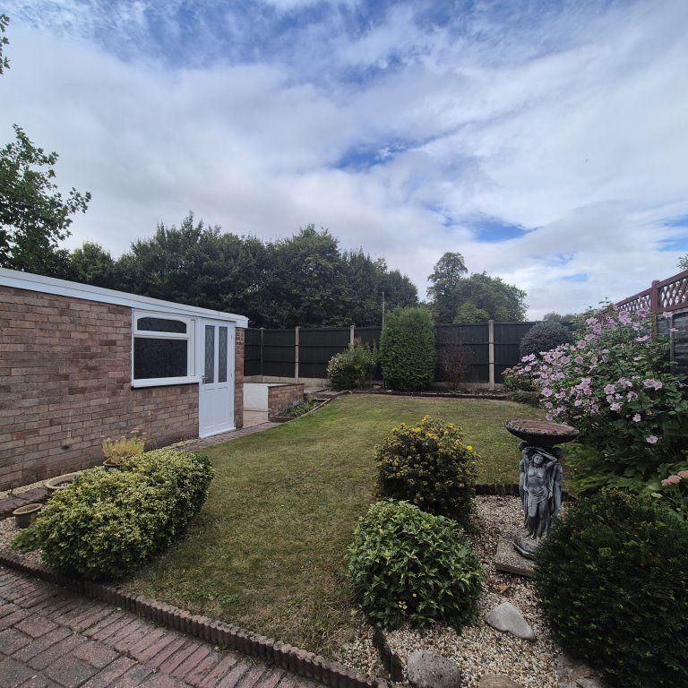 4 bedroom semi-detached house to rent - Photo 1