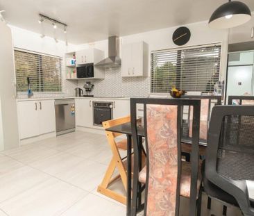 2 bedroom in Bayview - Photo 4