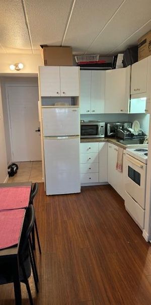 CHARMANT 2 1/2 rénové - piscines - gym - LIBRE - Photo 1