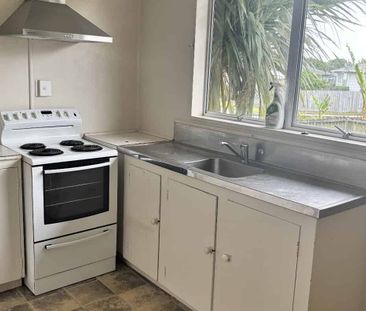 4 Bedrooms in Pukekohe - Photo 1