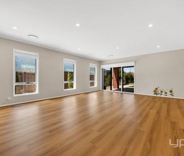 Spacious Family Living in a Thriving Point Cook Community! - Photo 4