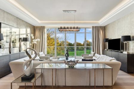 5 bedroom house in London - Photo 3