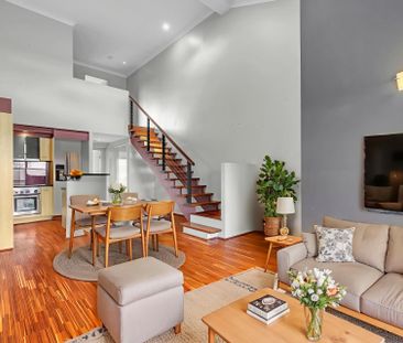 Light-Filled Inner-City Living on Boundary Street - Photo 6