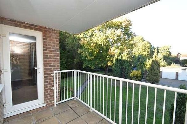 Bedroom T Floor In Godalming, GU7 - Photo 1
