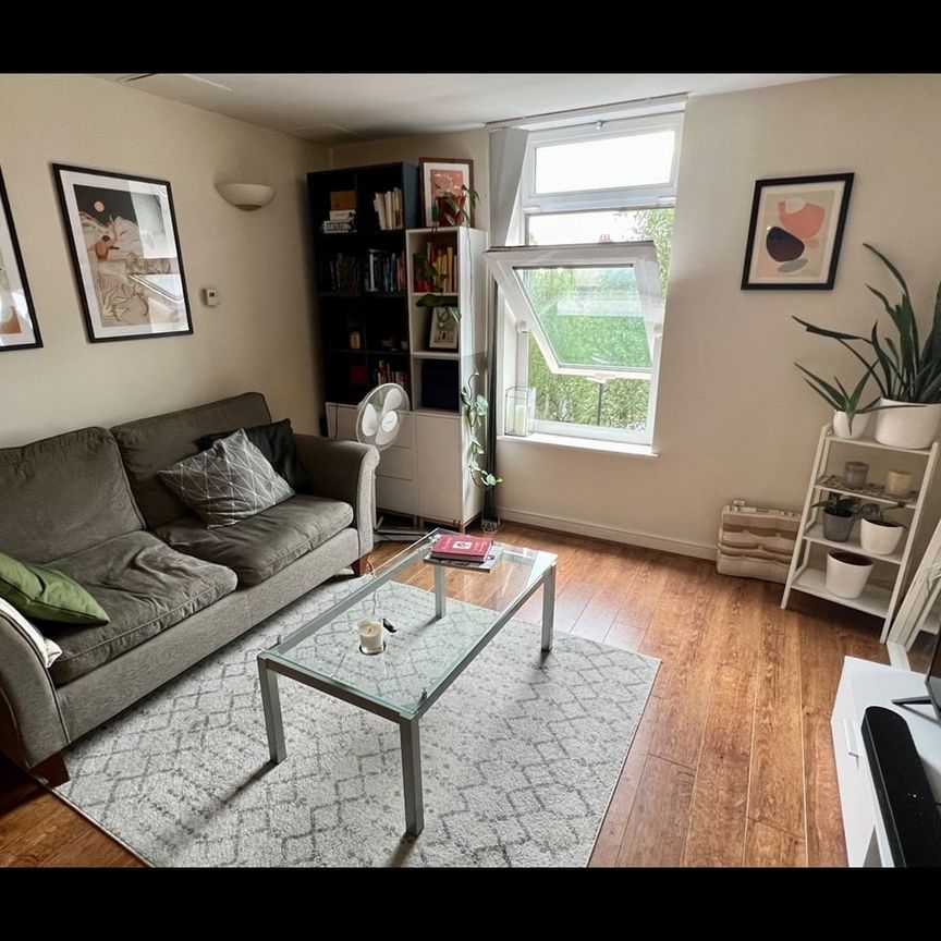 1 Bed Flat, Vanguard House, E8 - Photo 1