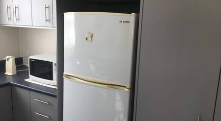 Tidy four bedroom home - Photo 5