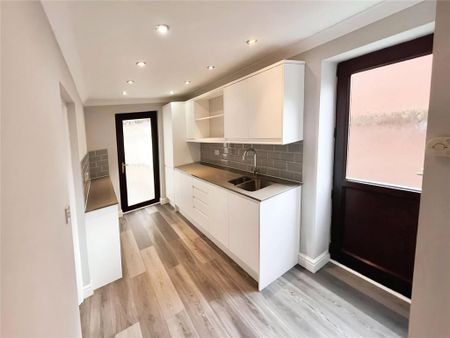 5 bedroom detached house to rent - Photo 4
