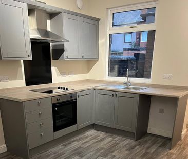 2 bedroom end of terrace house to rent - Photo 3