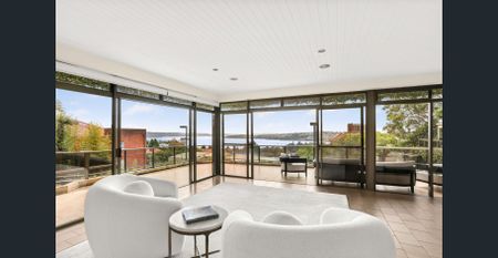 FAMILY HOME WITH HARBOUR VIEWS - Photo 3
