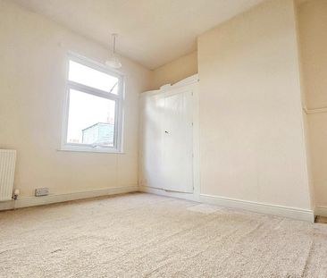 4 bedroom terraced house to rent - Photo 4