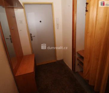 Pěkný byt 2+1 ve třetím patře cihlového domu v Karlových Varech Ryb... - Photo 3