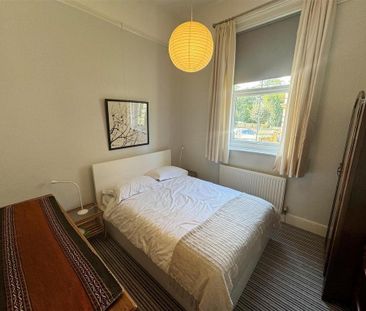 3 bedroom flat to rent - Photo 4