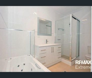 Unique 3x2 - Quality throughout! - Photo 3