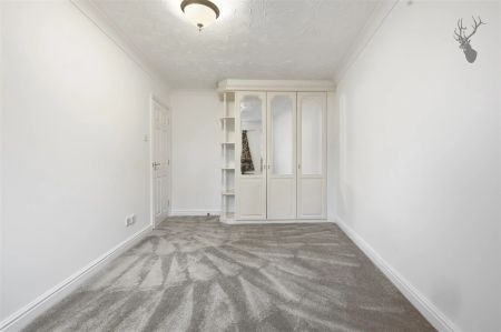 2 Bedroom Flat - Photo 3