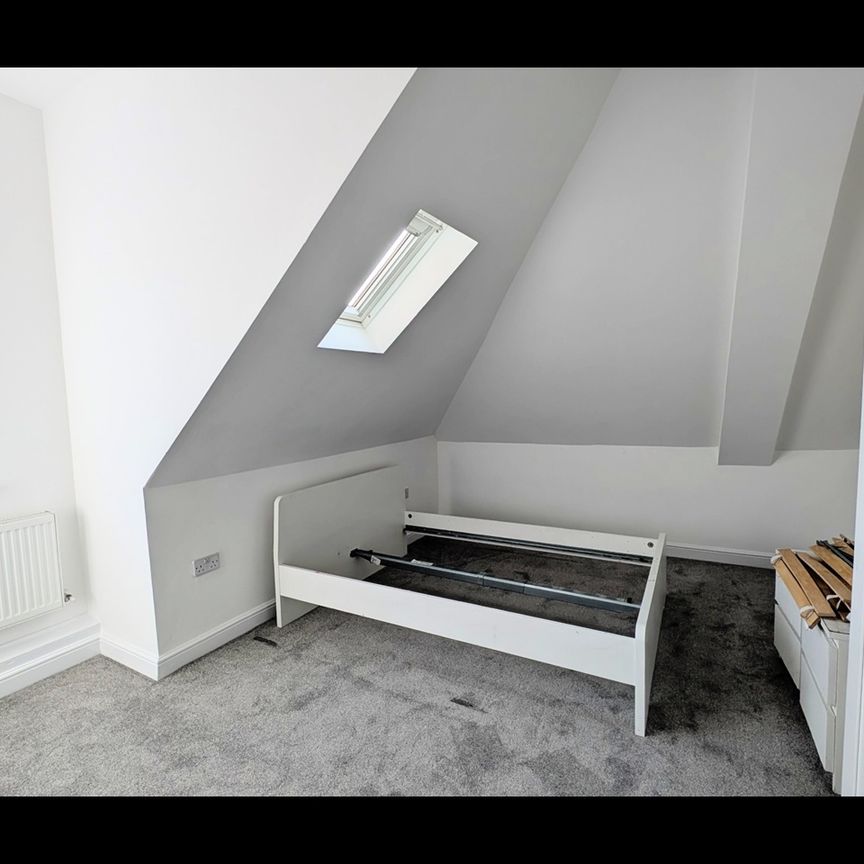 2 Bed Flat, Warrington Road, HA1 - Photo 1