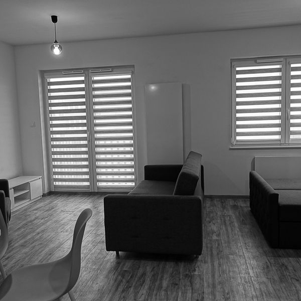 Nowa kawalerka, umeblowana, balkon 2400+275 - Photo 1