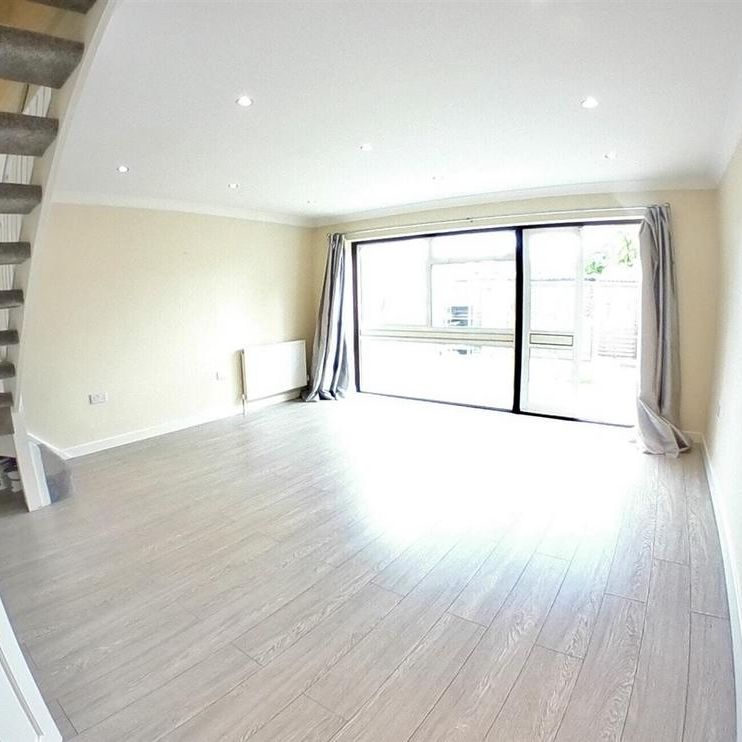 3 bedroom end of terrace house to rent - Photo 1