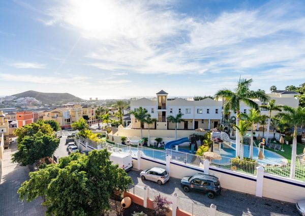 Apartamento con terraza y vistas en Los Cristianos – 0067-04600