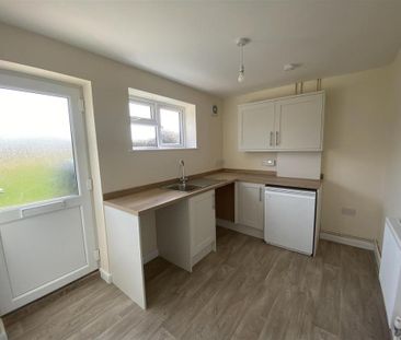 3 bedroom semi-detached house to rent - Photo 6