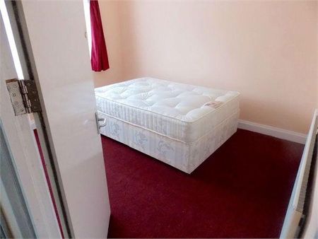 5 bedroom semi-detached house to rent - Photo 5