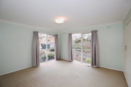 3 Bed, 1 Bath - Photo 4