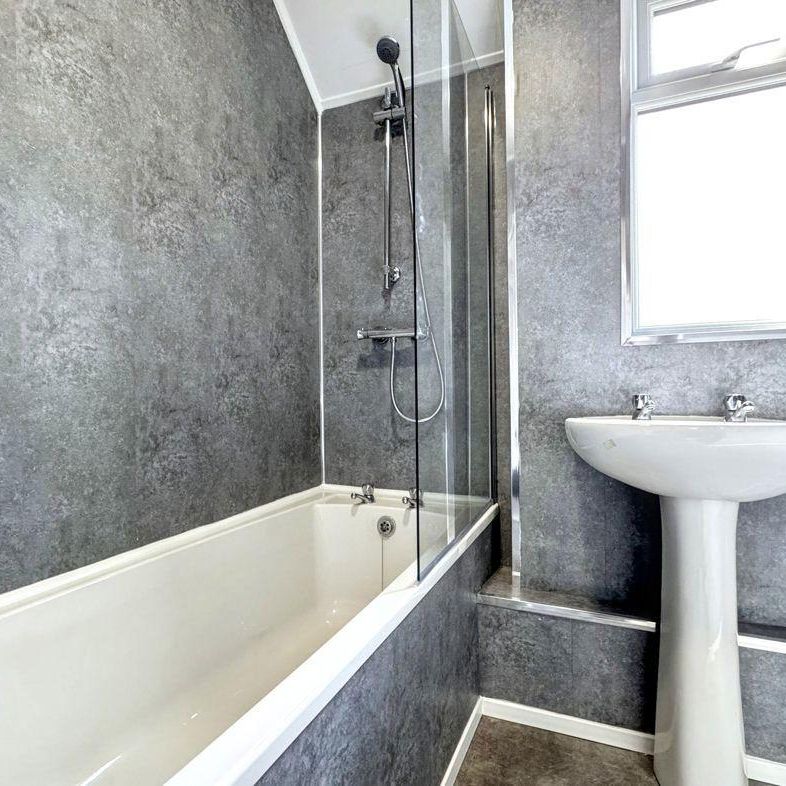 2 bed ground floor flat to rent in NE31 - Photo 1