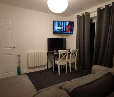 Bedroom Student Flat - Available Now, LN5 - Photo 1