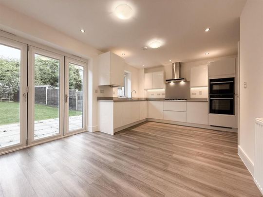 4 bedroom townhouse to rent - Photo 1